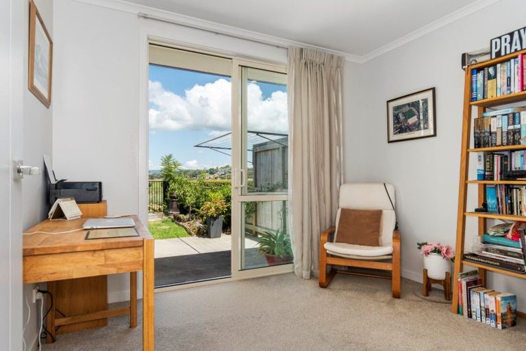 Photo of property in Waterview Estate, 18/4 Greystone Place, Omokoroa, 3114