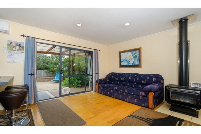 Photo of property in 46 Zefiro Drive, Massey, Auckland, 0614