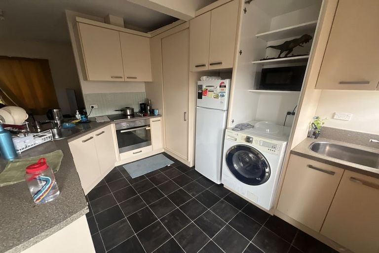 Photo of property in 9 Memorial Avenue, Ilam, Christchurch, 8053