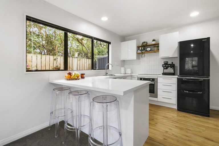 Photo of property in 1/163 Queens Drive, Lyall Bay, Wellington, 6022