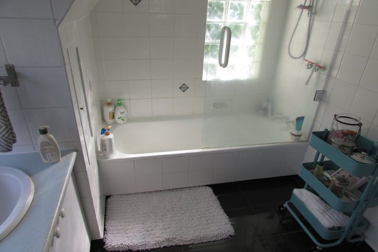 Photo of property in 404 Muritai Road, Eastbourne, Lower Hutt, 5013