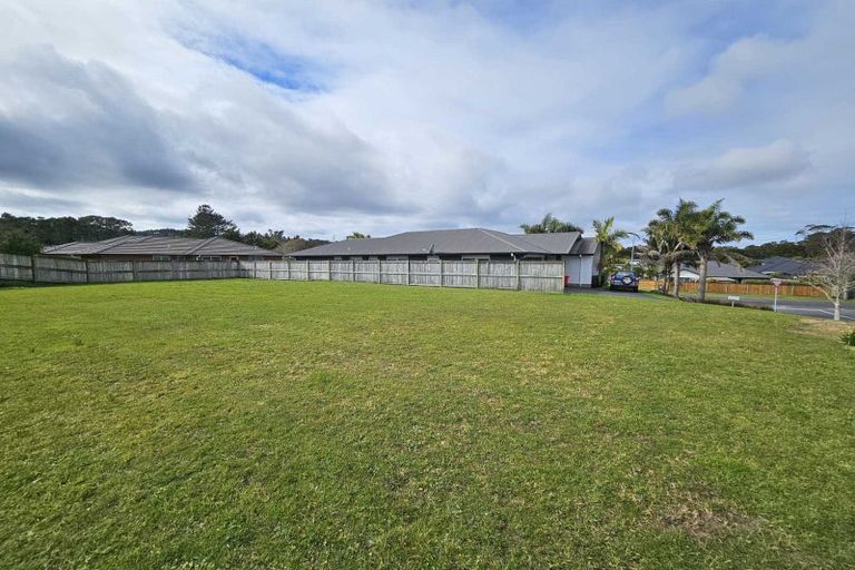 Photo of property in 4 Malbec Place, Huapai, Kumeu, 0810