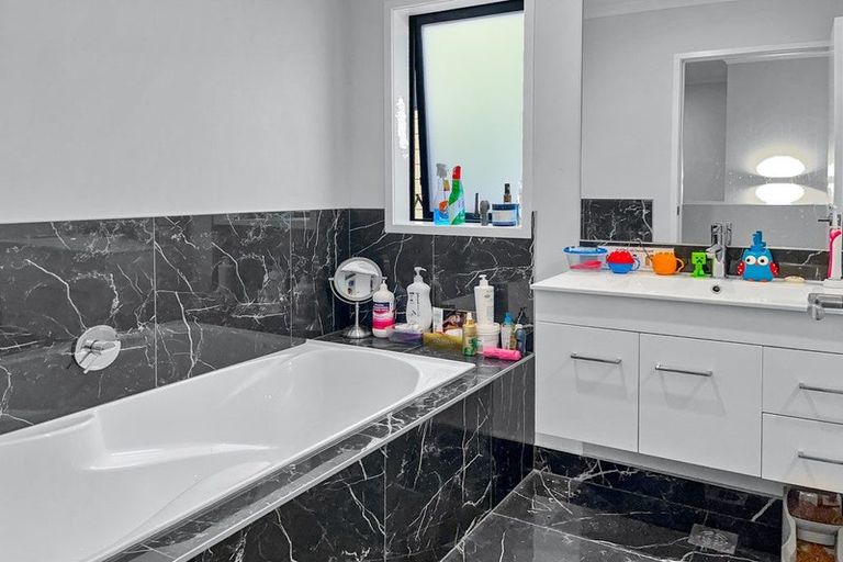 Photo of property in 7 Seafarer Crescent, Stanmore Bay, Whangaparaoa, 0932