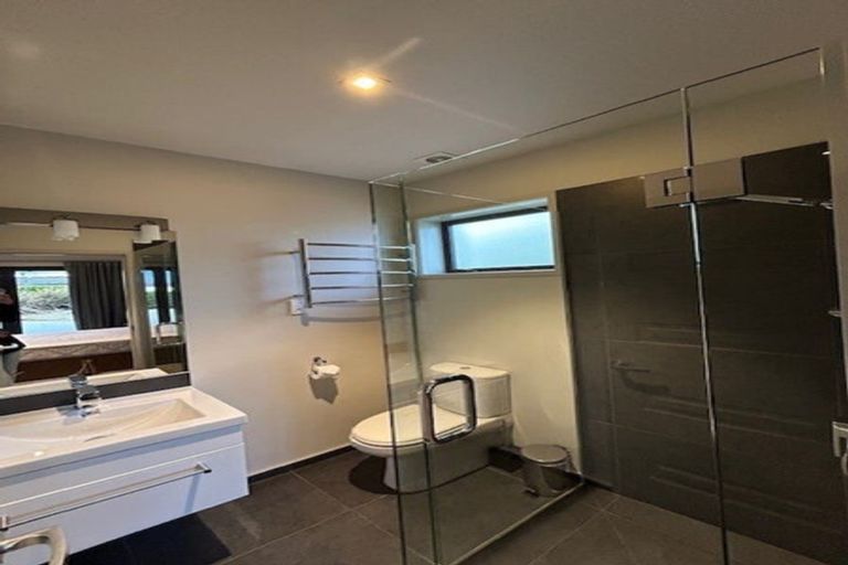 Photo of property in 1 Valley Crescent, Wanaka, 9305