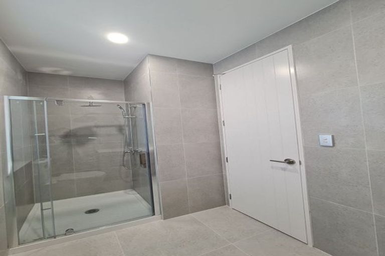 Photo of property in 1/532 Glenfield Road, Glenfield, Auckland, 0629