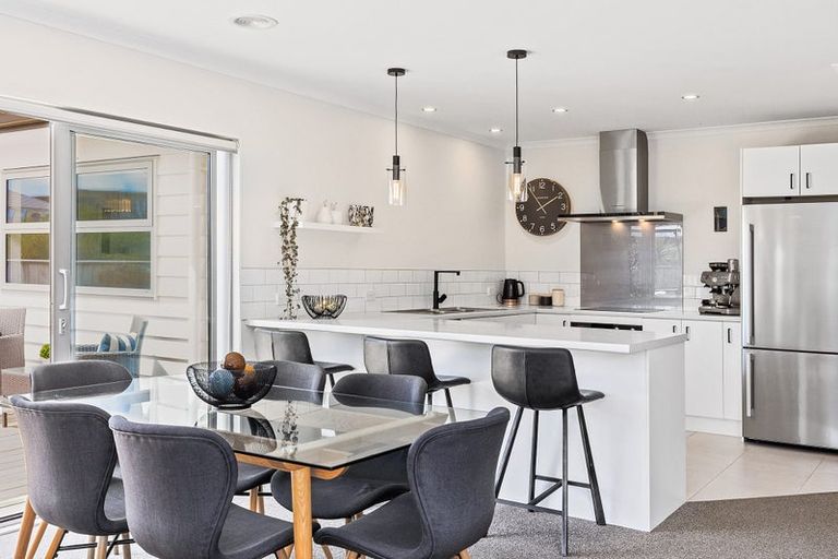 Photo of property in 12 Banks Boulevard, Whitby, Porirua, 5024