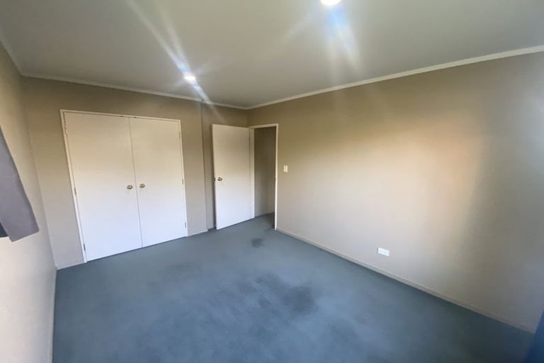Photo of property in 2/8 Mossop Rise, Glenfield, Auckland, 0629