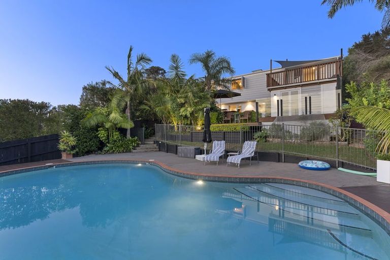 Photo of property in 32 Sartors Avenue, Northcross, Auckland, 0630