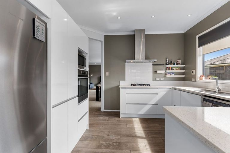 Photo of property in 14 Malbec Place, Huapai, Kumeu, 0810