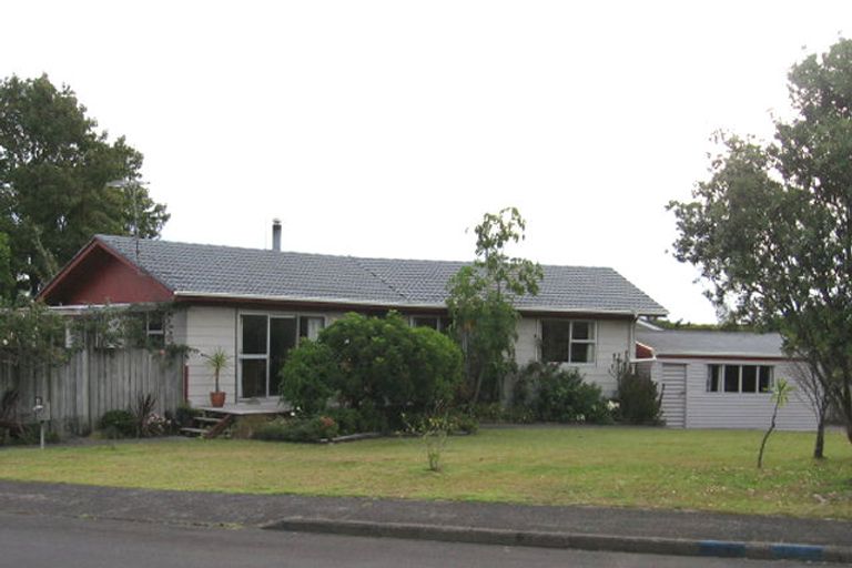 Photo of property in 31 Fitzherbert Avenue, West Harbour, Auckland, 0618