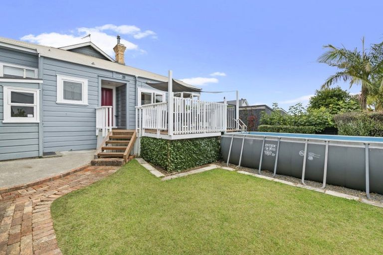 Photo of property in 147 Queen Street, Northcote Point, Auckland, 0627