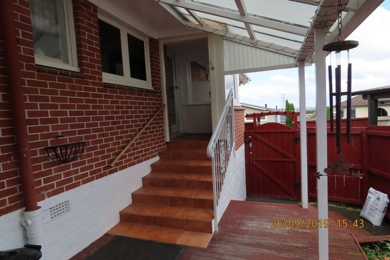 Photo of property in 19 Fairlea Road, Te Atatu South, Auckland, 0610