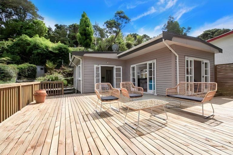 Photo of property in 65 Takahe Road, Titirangi, Auckland, 0604