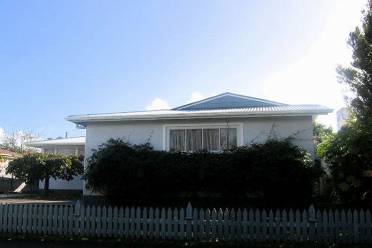Photo of property in 33 Sutherland Crescent, Westbrook, Palmerston North, 4412