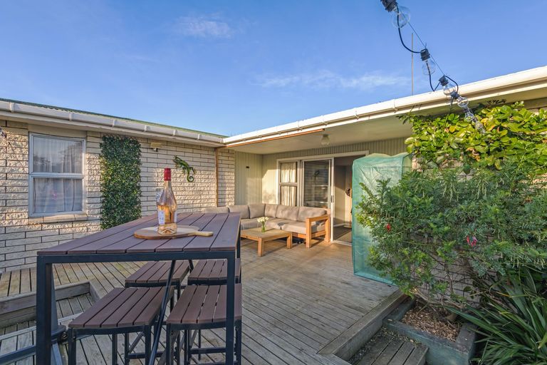 Photo of property in 15 Acacia Street, Kelvin Grove, Palmerston North, 4414