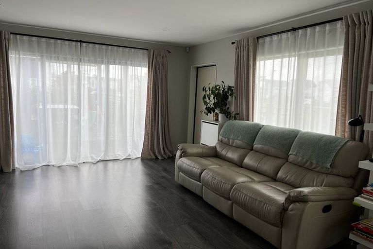 Photo of property in 11 Lumbarda Drive, Kumeu, 0810