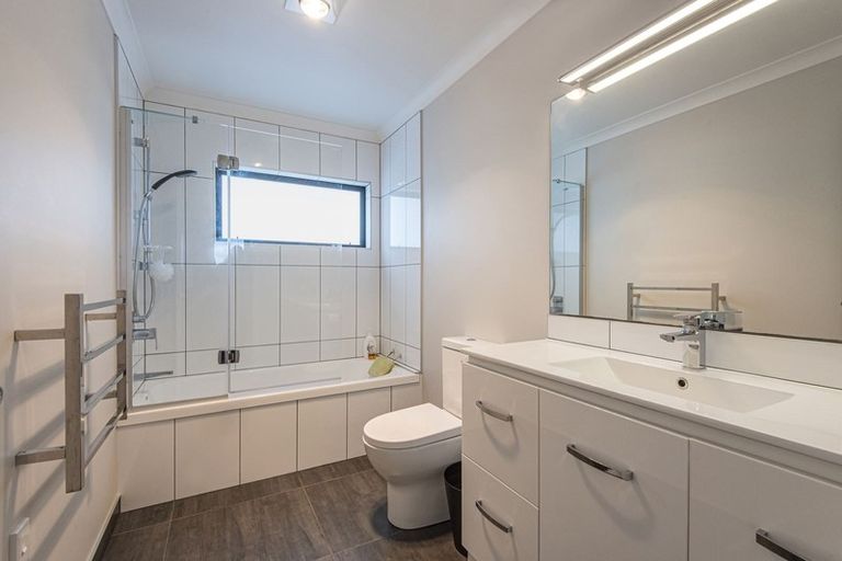 Photo of property in 18 Mariners Haven, One Tree Point, 0118