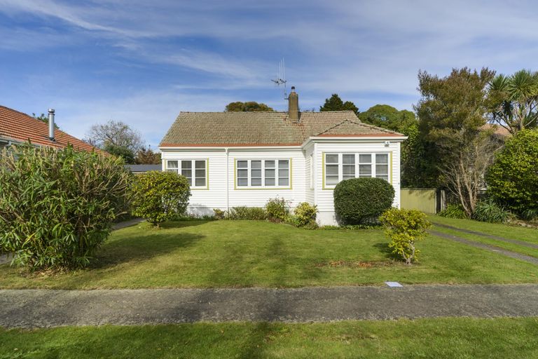 Photo of property in 6 Moheke Avenue, Roslyn, Palmerston North, 4414