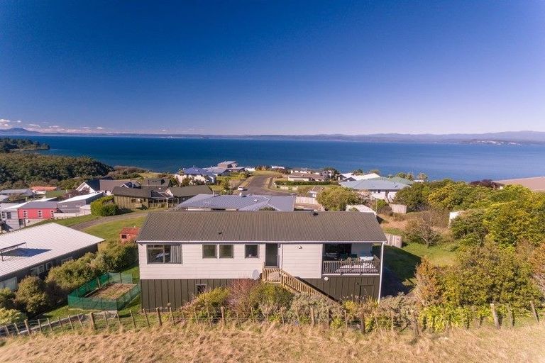 Photo of property in 31 Turangitukua Terrace, Kuratau, Turangi, 3381