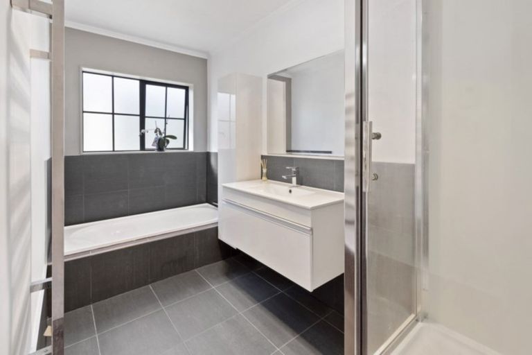 Photo of property in 29 Keywella Drive, Conifer Grove, Takanini, 2112