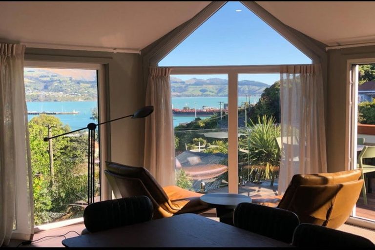 Photo of property in 8a Hawkhurst Road, Lyttelton, 8082