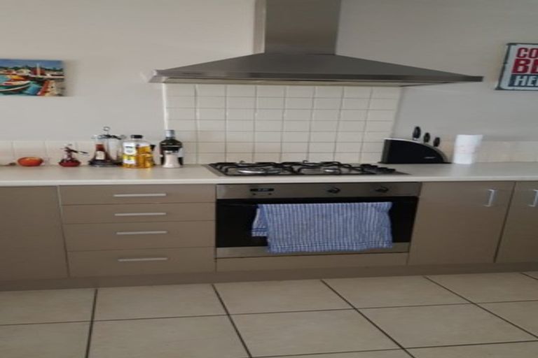 Photo of property in 9e Clearwater Cove, West Harbour, Auckland, 0618