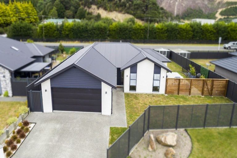 Photo of property in 25 Salisbury Crescent, Wallaceville, Upper Hutt, 5018