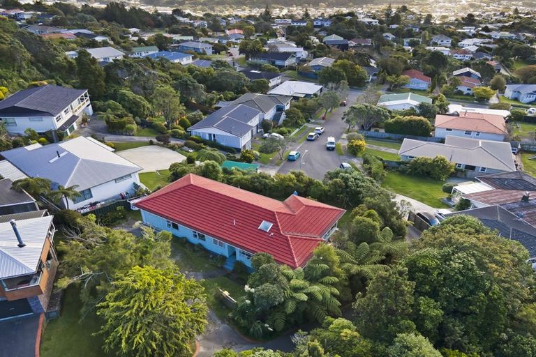Photo of property in 13 Wilmshurst Place, Tawa, Wellington, 5028