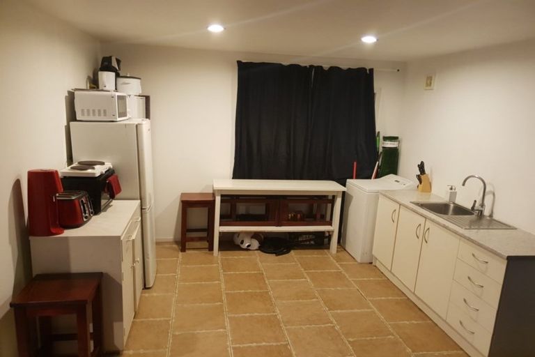 Photo of property in 21 Unsworth Drive, Unsworth Heights, Auckland, 0632