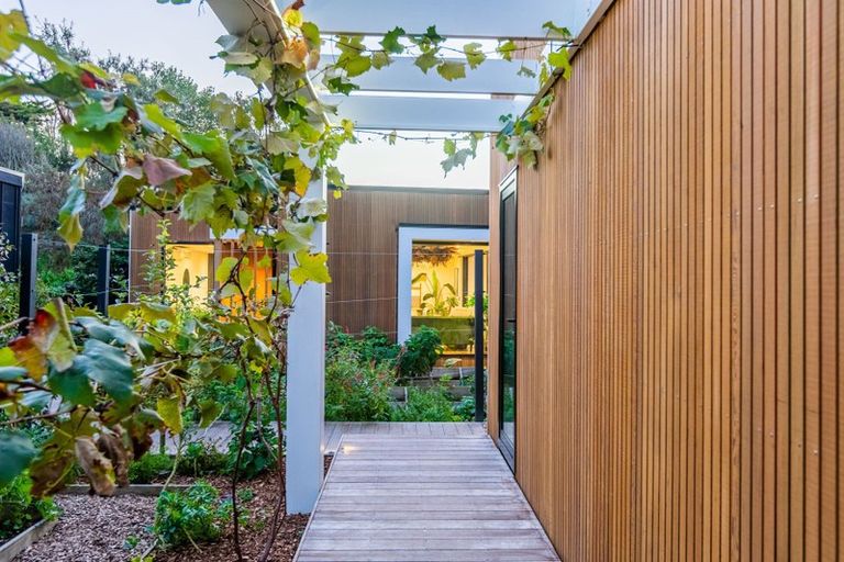 Photo of property in 76 Tennis Court Road, Raumati South, Paraparaumu, 5032