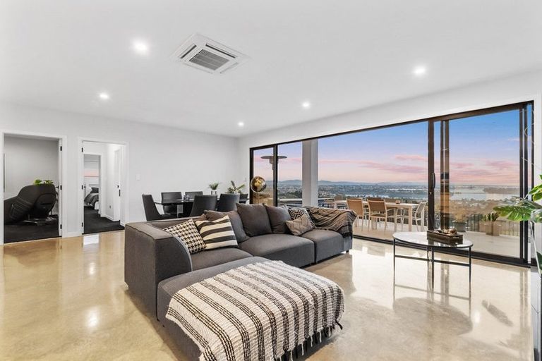 Photo of property in 42 Oceana Drive, Welcome Bay, Tauranga, 3175