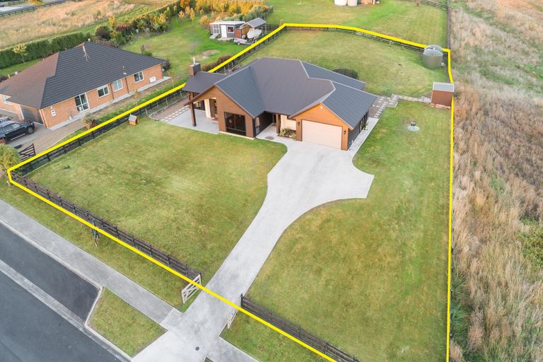 Photo of property in 133 Mcrobbie Road, Kingseat, Papakura, 2580