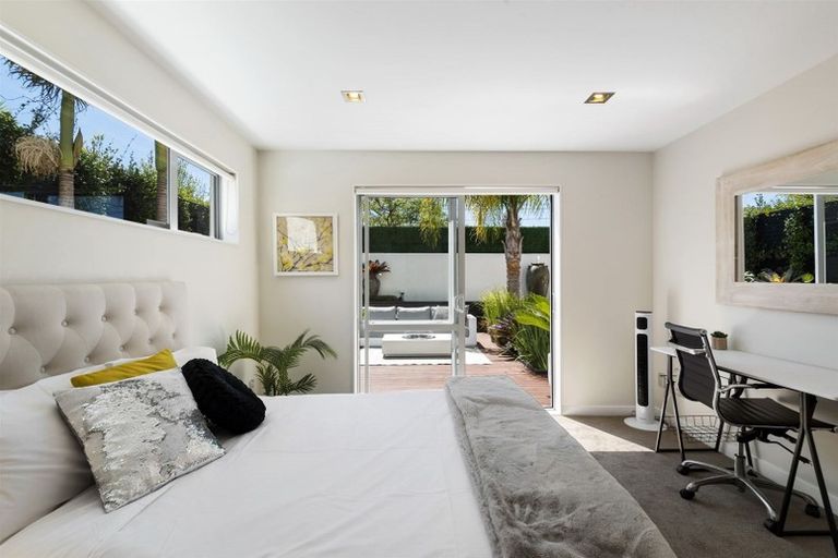 Photo of property in 15 Waitemata Road, Hauraki, Auckland, 0622