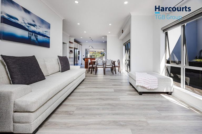 Photo of property in 2 Beatrice Place, Flat Bush, Auckland, 2016