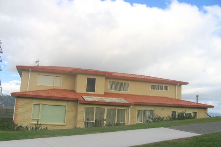 Photo of property in 8 Arahiwi Grove, Tirohanga, Lower Hutt, 5010