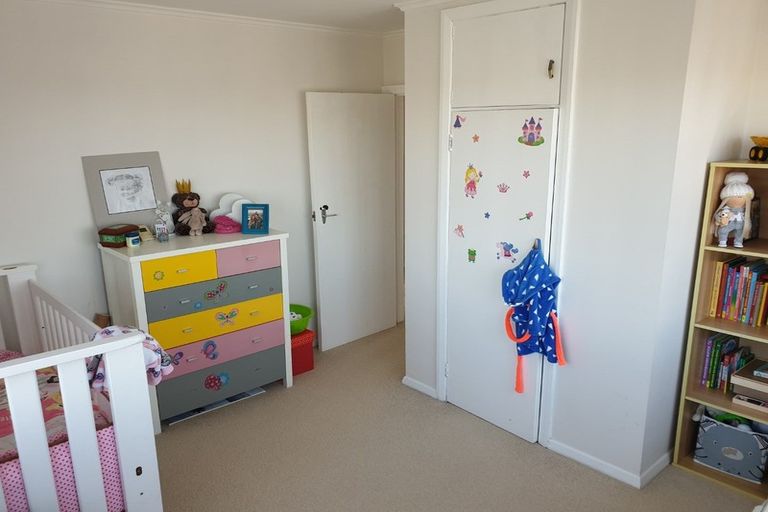 Photo of property in 2/182 Chivalry Road, Glenfield, Auckland, 0629