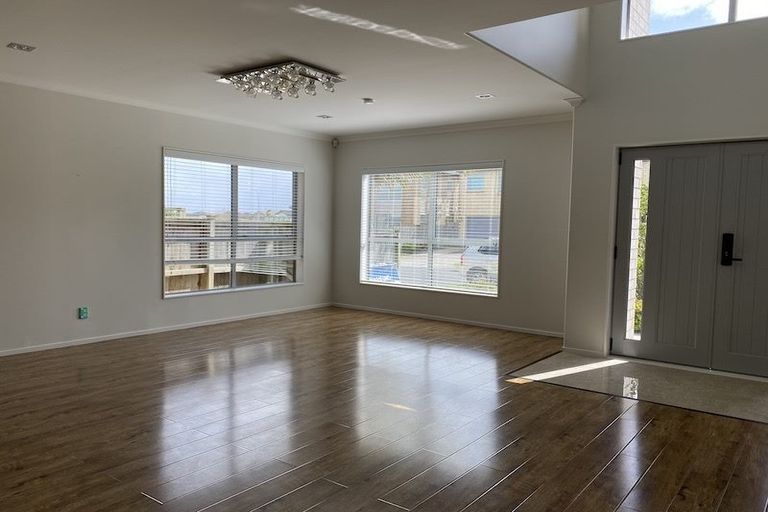 Photo of property in 16 Kira Road, Flat Bush, Auckland, 2016