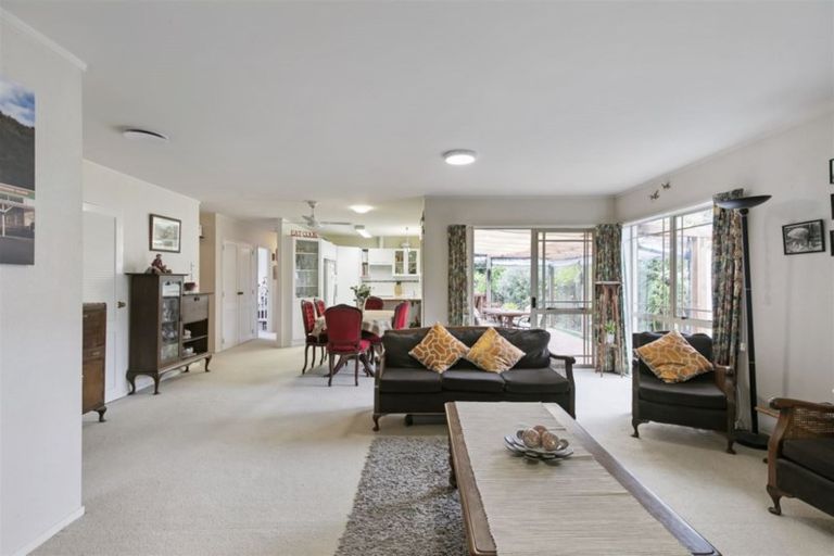 Photo of property in 6 Waimoko Glen, Swanson, Auckland, 0612