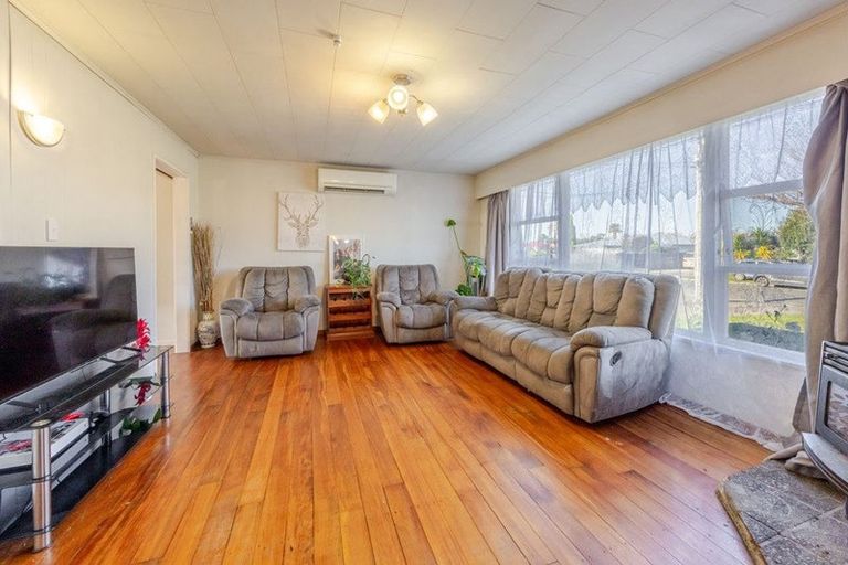Photo of property in 18 Howard Road, Taradale, Napier, 4112