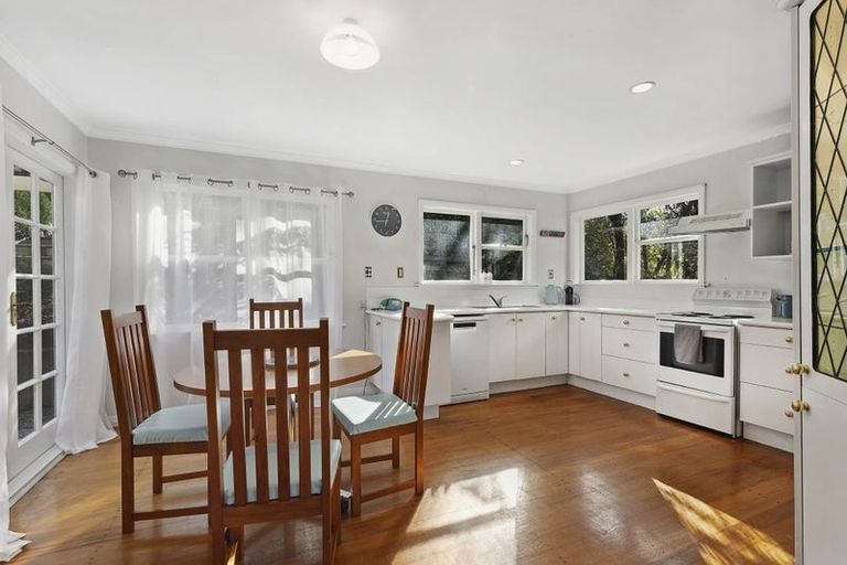 Photo of property in 15a Romney Square, Tawa, Wellington, 5028