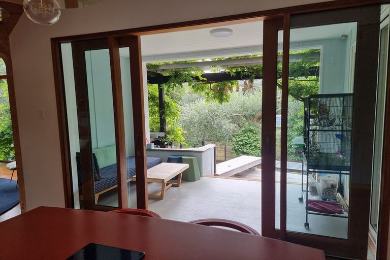 Photo of property in 18a Taungata Road, York Bay, Lower Hutt, 5013