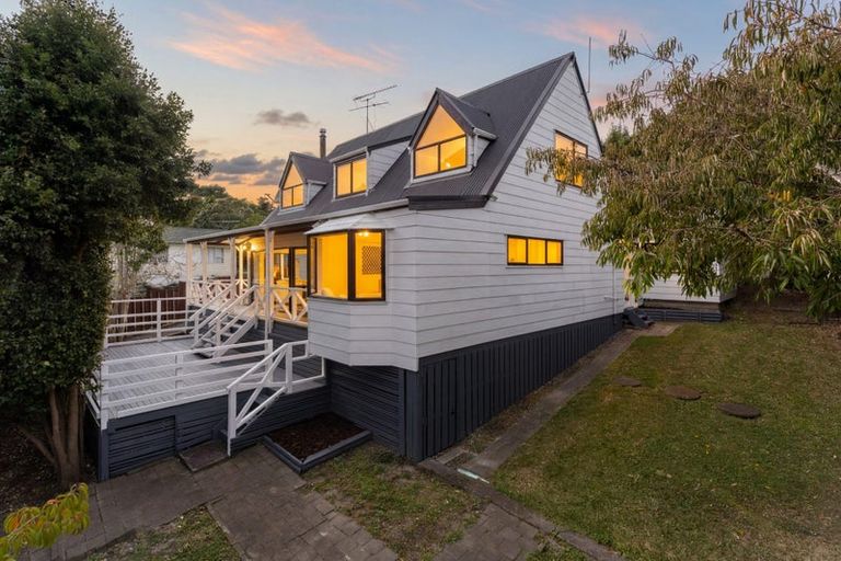 Photo of property in 1/12 Shanaway Rise, Hillcrest, Auckland, 0627