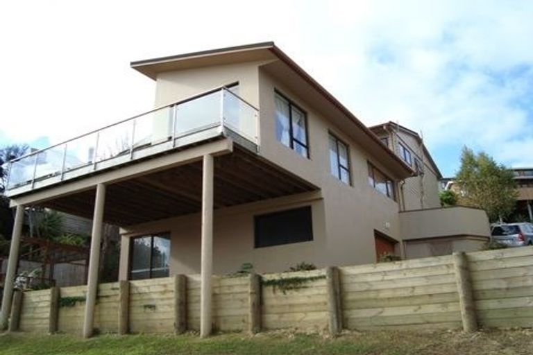 Photo of property in 9 Seahorse Place, Beach Haven, Auckland, 0626