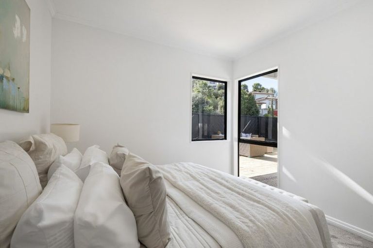 Photo of property in 2 Stitchbird Close, Murrays Bay, Auckland, 0630