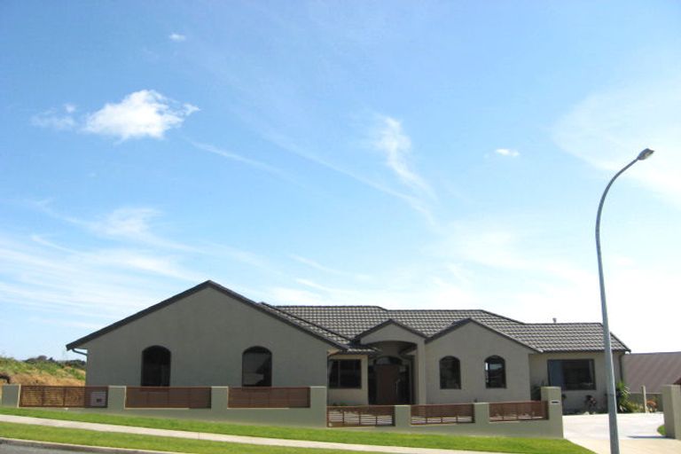 Photo of property in 41 Karamea Street, Whalers Gate, New Plymouth, 4310