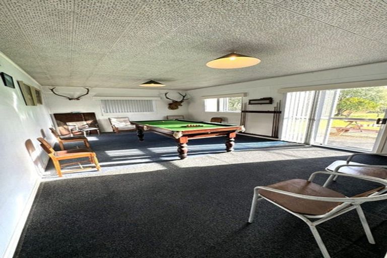 Photo of property in 4176 Great North Road, Glendene, Auckland, 0602