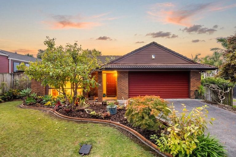 Photo of property in 1 Crestview Place, Browns Bay, Auckland, 0630