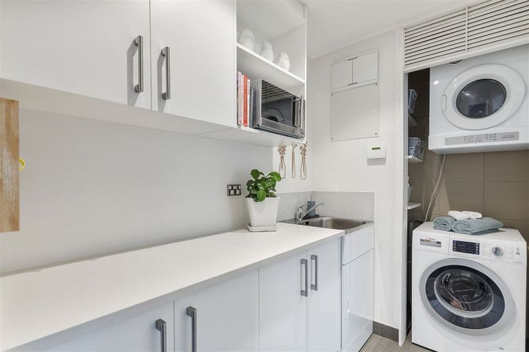 Photo of property in 57 Kurnell Drive, Botany Downs, Auckland, 2010