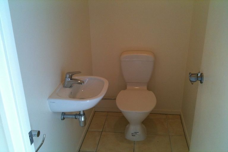 Photo of property in 7/11 The Avenue, Albany, Auckland, 0632