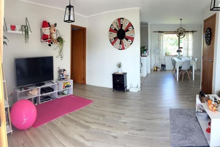 Photo of property in 3/165a Colwill Road, Massey, Auckland, 0614